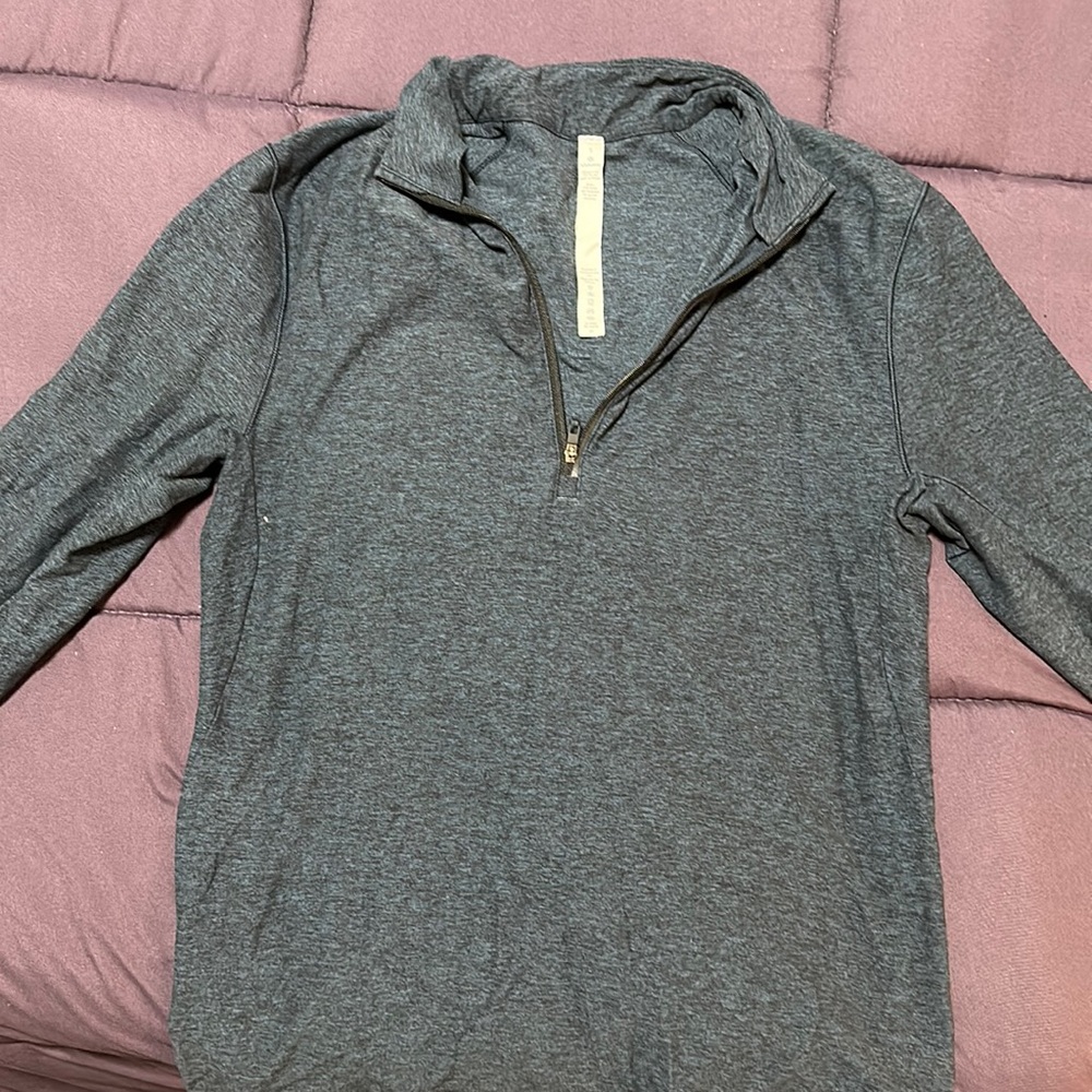Like new mens lily lemon pullover